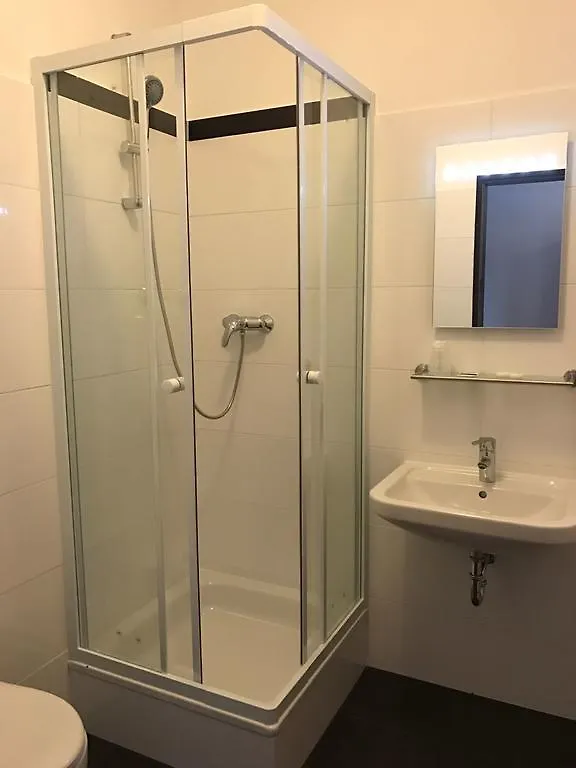 Hotel Basic Living München 3*,