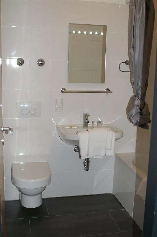 Basic Living Hotel Munich Guest house