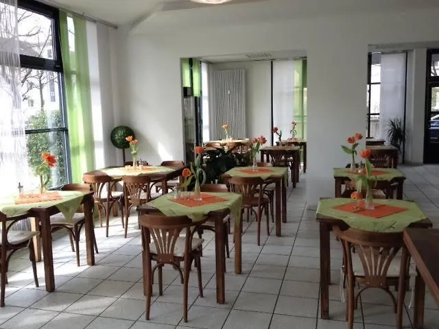 Basic Living Hotel Munich 3*,